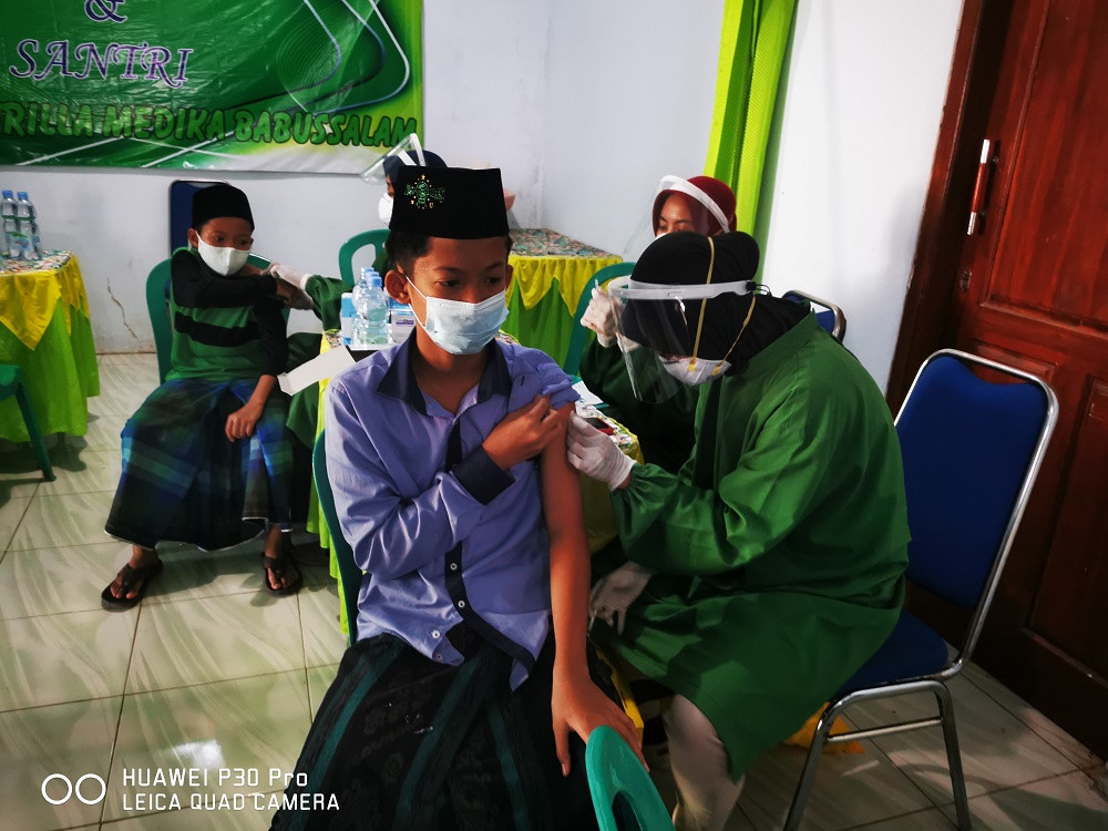 Vaksin Massal Santri Babussalam